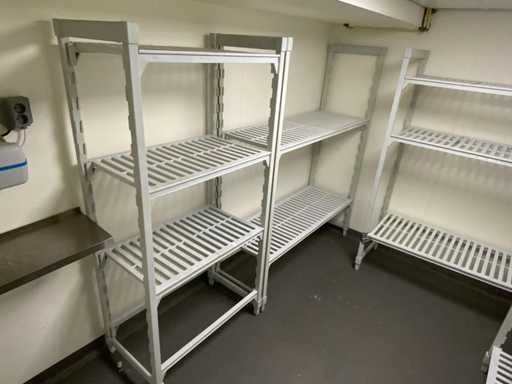 Cambro - Rega?y plastikowe