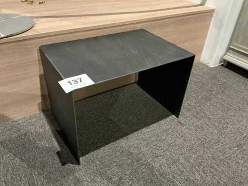 Table d’appoint métallique