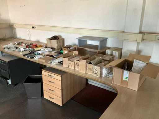 Diverses pièces et outils mécaniques