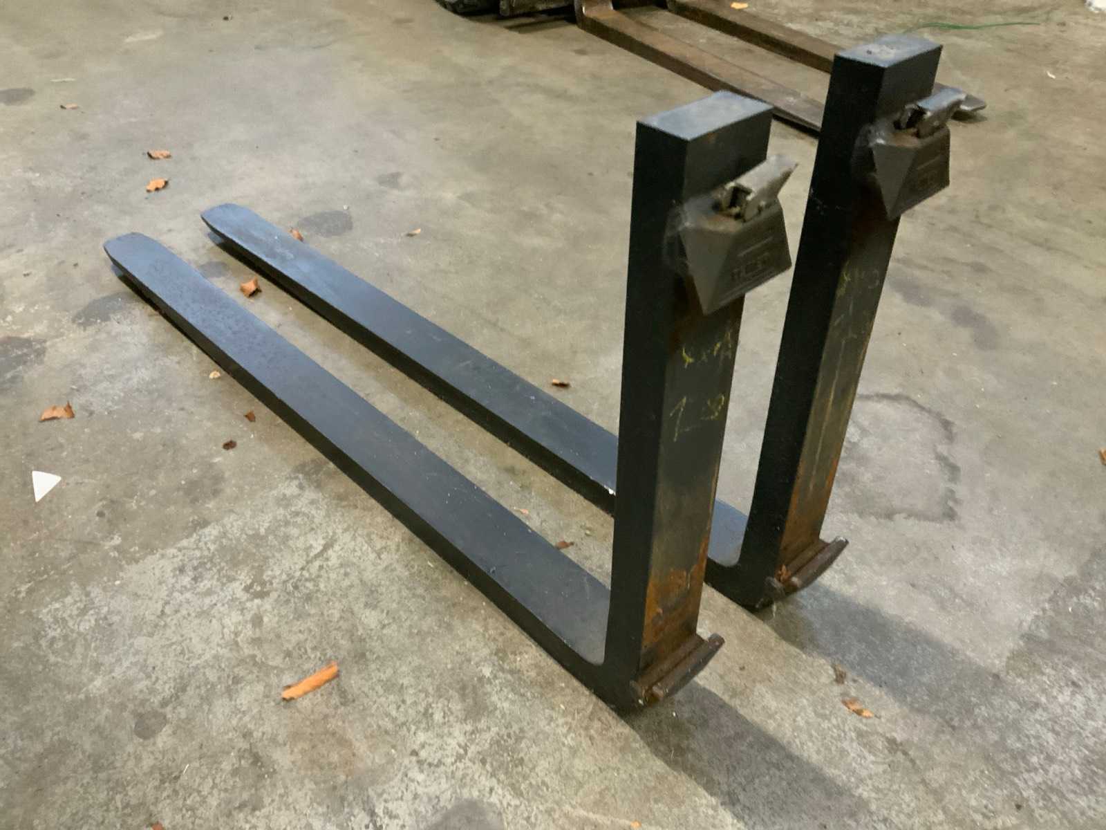 Vetter AV89/1/R Forklift spoon set