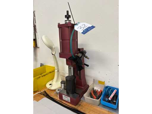 BERG & SCHMID PND 85/S Pneumatic Press