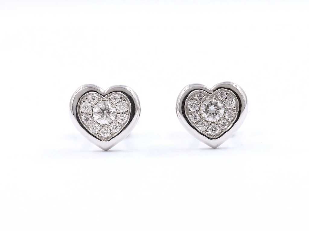 14 KT White gold Earring With Natural Diamond