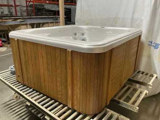 Belle & Moi Skeena Jacuzzi