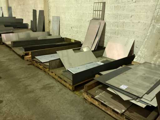 Batch of various metal sheet material remnants
