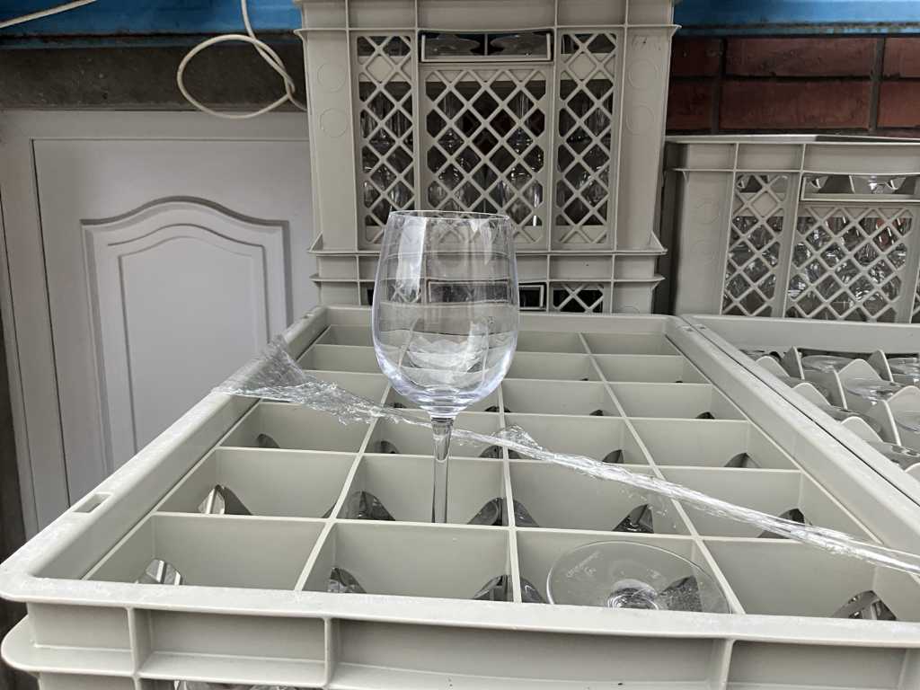 Approx. 650 various wine glasses