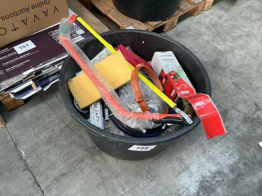 Partij divers gereedschappen in speciekuip