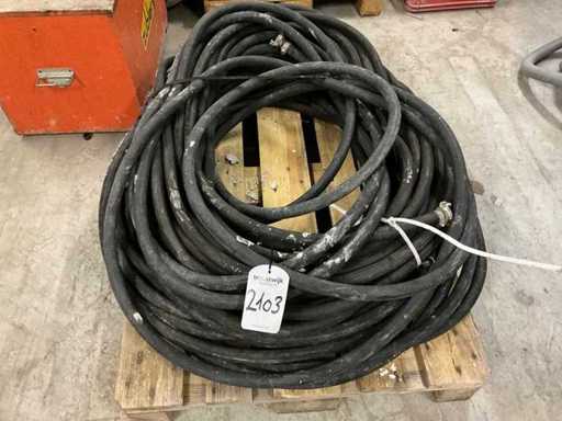 O mulțime de furtunuri de apă