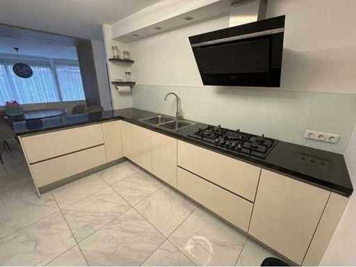 Kuchnia z urządzeniami Siemens