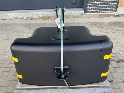 Front weight, "900kg"