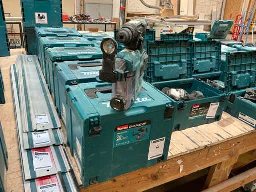 Młot kombiowy Makita DHR242 z 2023 roku z systemem odpychania kurzu