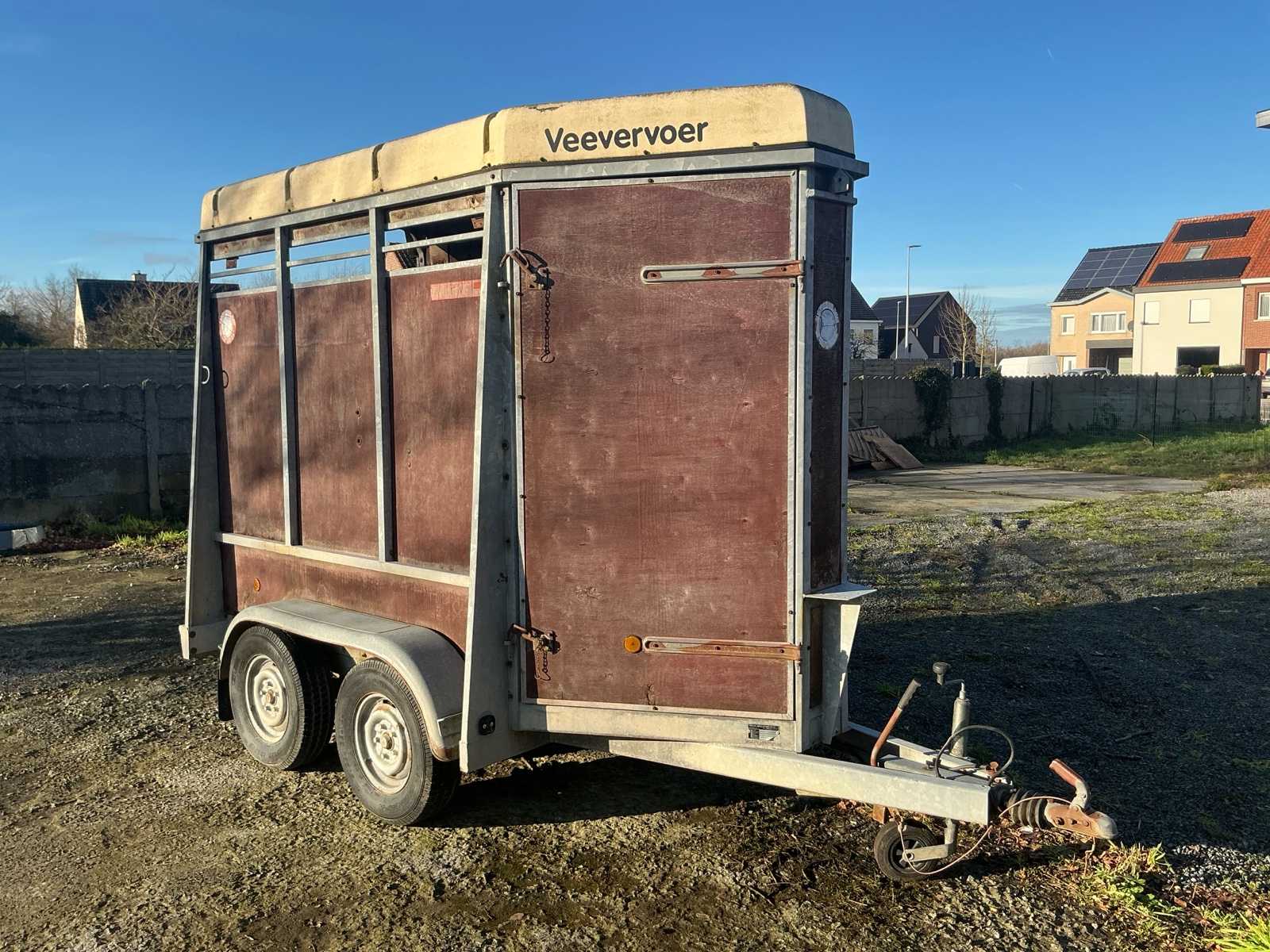 Packo Horse Trailer