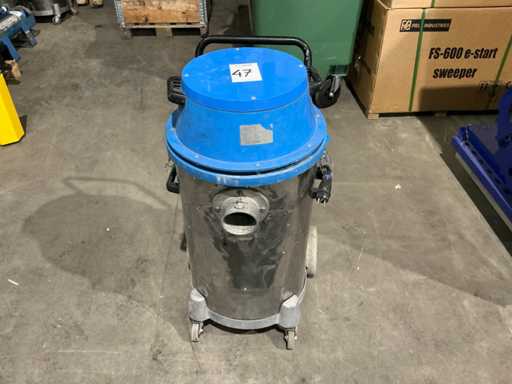 Industrial vacuum cleaner