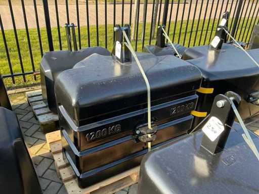 Front weight "1200kg"