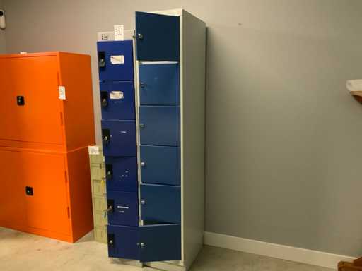 Armoires casiers (2x)
