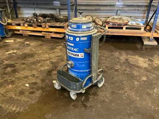2016 BLASTRAC BDC1330 Industrial Vacuum Cleaner Defect