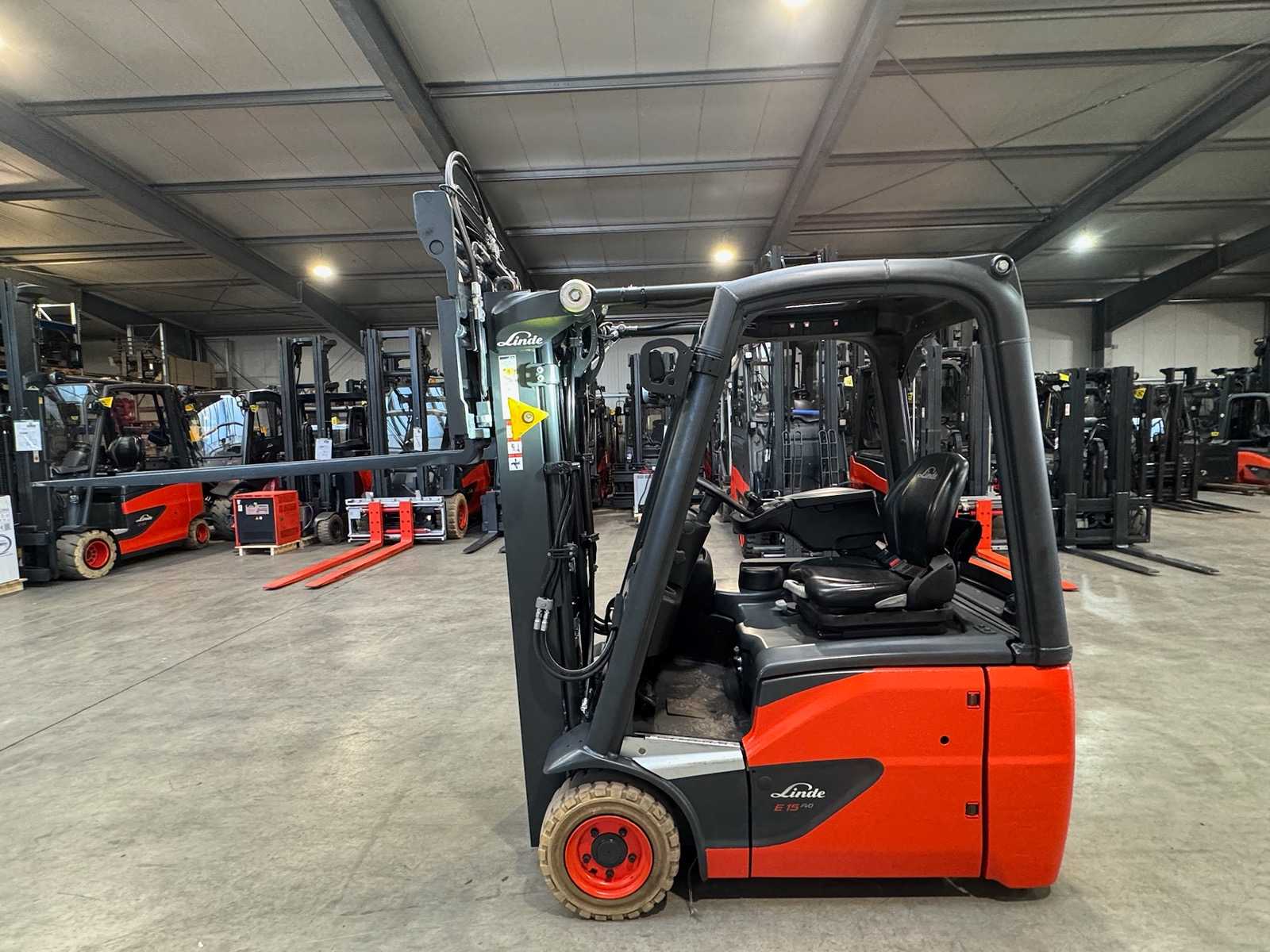 2020 Service + UVV 01/2027 Linde E15 Triplex 3rd + 4th Fork Adjuster Electric Forklift 2,712 hours