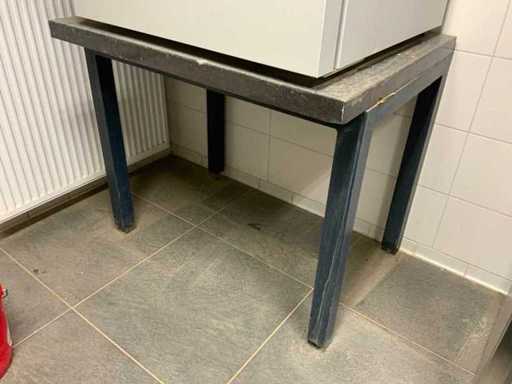Flacher Tisch