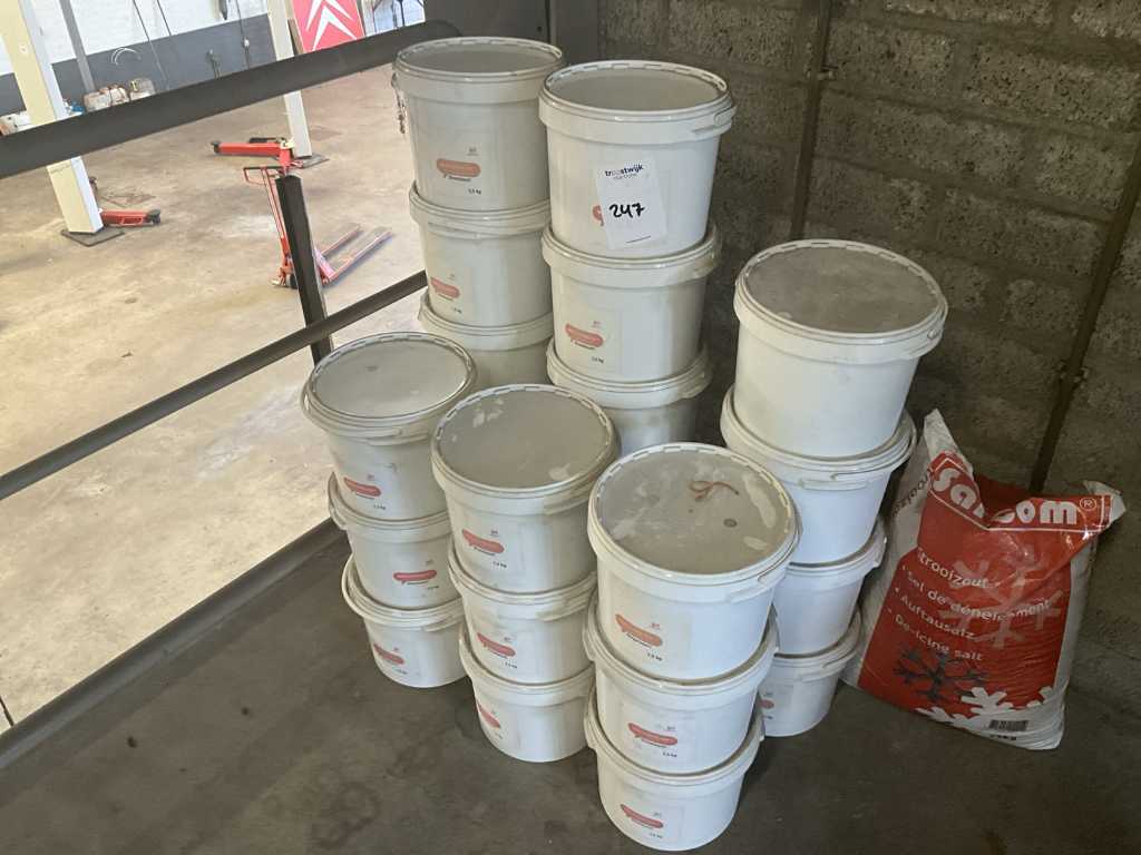 Road salt bucket (23x)