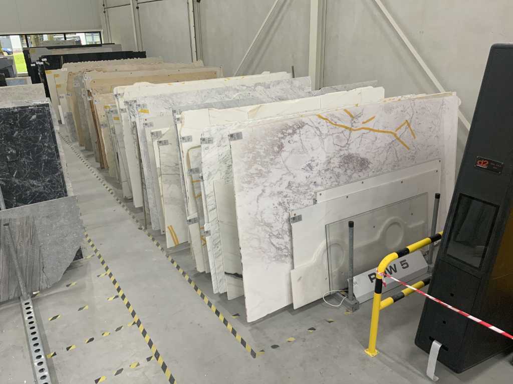 Batch of natural stone and ceramic slabs - approximately: 280 pieces