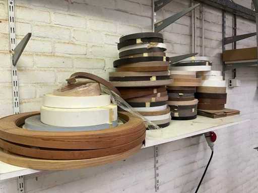 Un lot de diverse benzi de margine