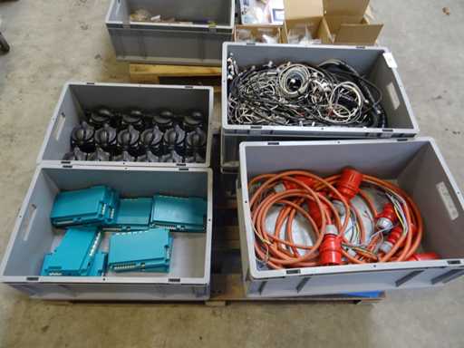 Lotto di materiale per l'installazione