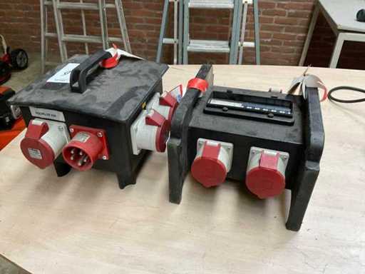 Power distribution box (2x)