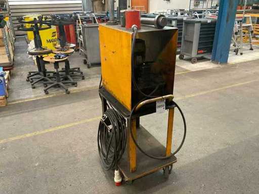 Mobile hydraulic press