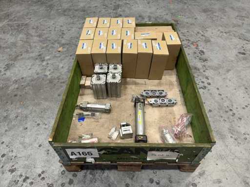 SMC - Partia komponentów pneumatycznych (cylindry i akcesoria)