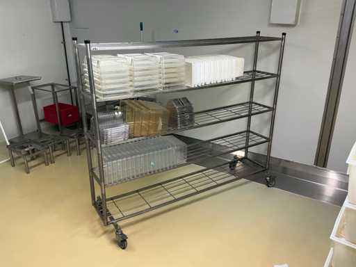 Structure mobile avec cages pour animalerie