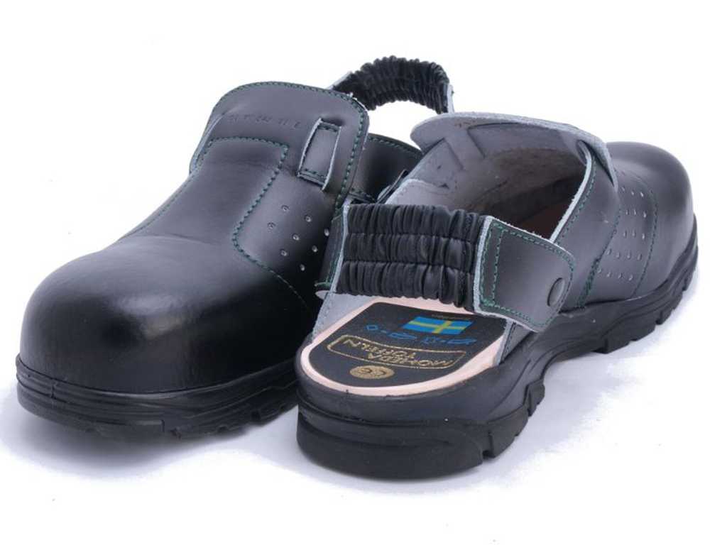 Safety boot with steel hood size 42 (4x)