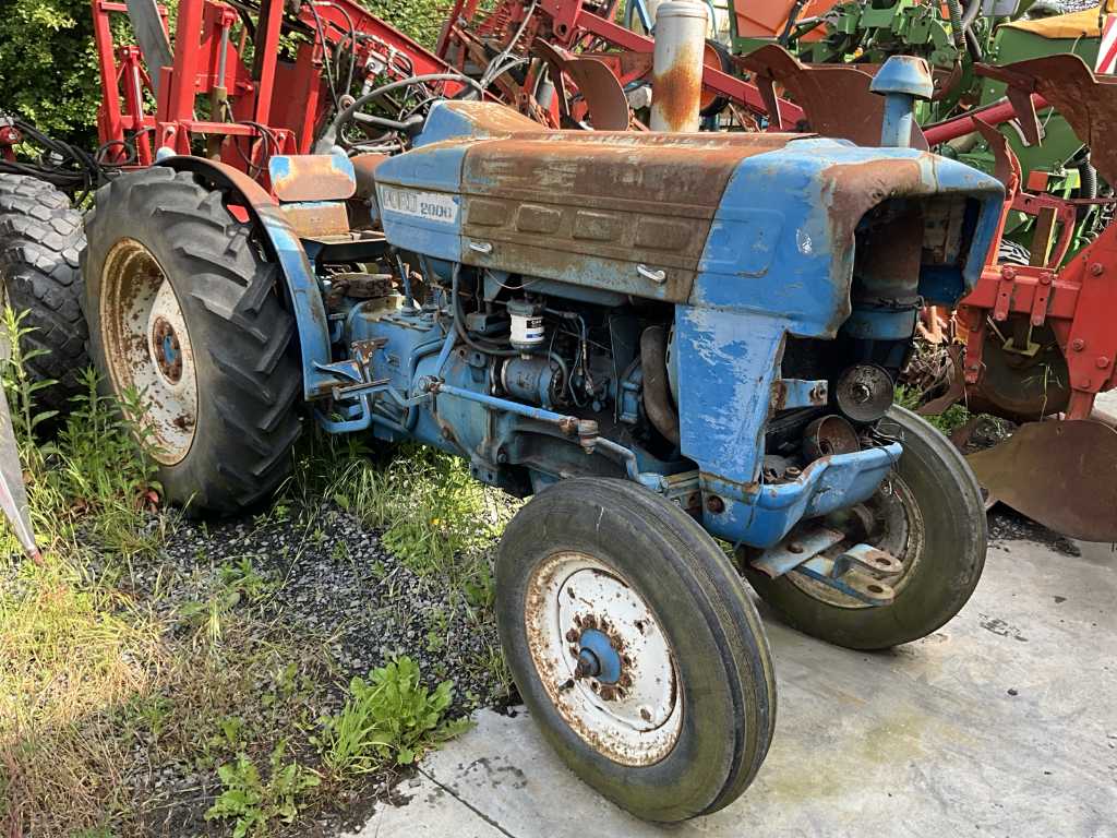 Ford 2000 Tractor oldtimer (proiect de restaurare)