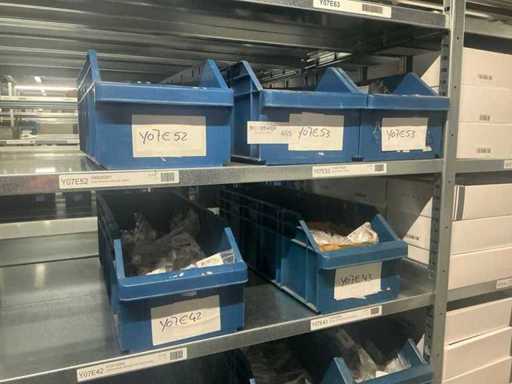 Lot de pièces et accessoires de quincaillerie pour portes