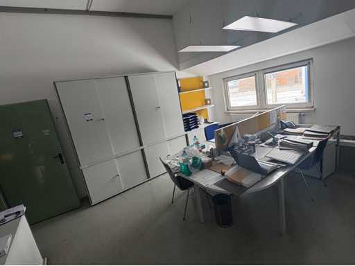 Büro plus Ausrüstung