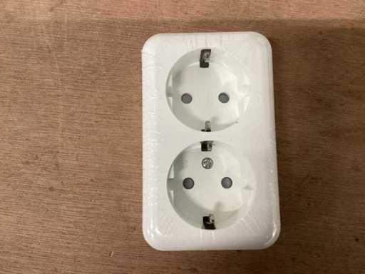 Douille, 2 voies, mise à la terre, montée en surface, blanche (78x)