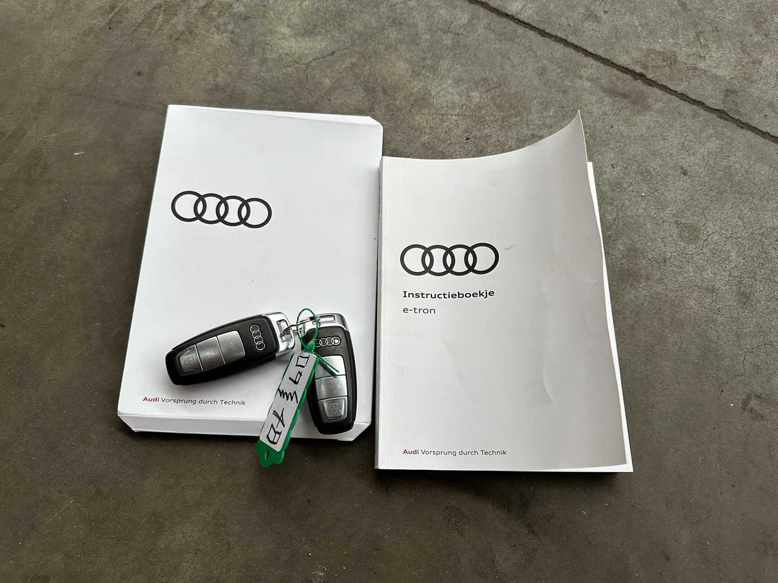 Audi e-tron 50 Quattro Edition 71 kWh 313pk 2020 (Origineel-NL), J-388-LL