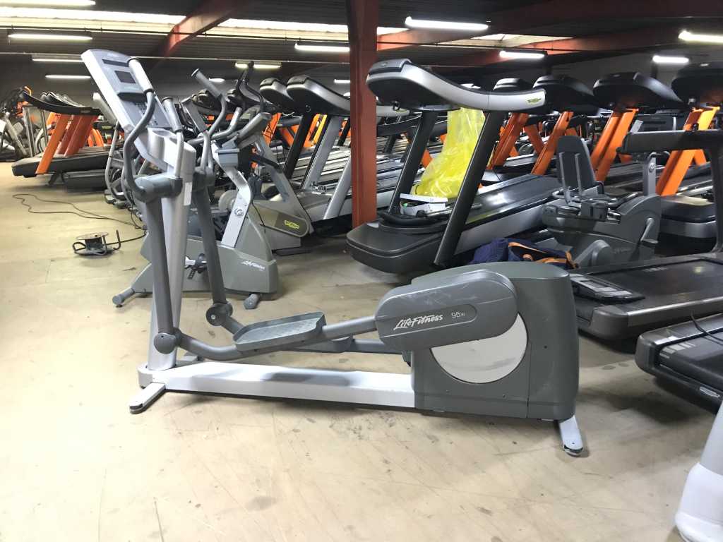 Life fitness clearance 95 cross trainer