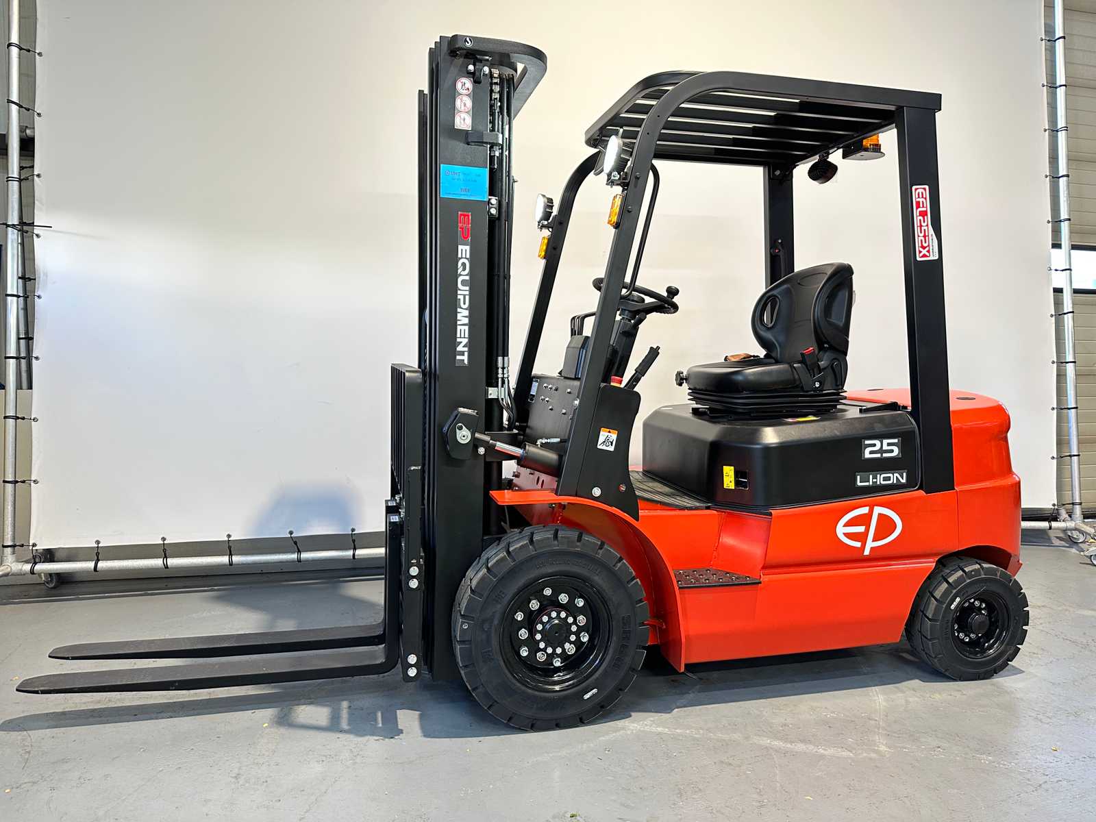 EP EFL 252 X Forklift Triplex – Sideshift – Freelift