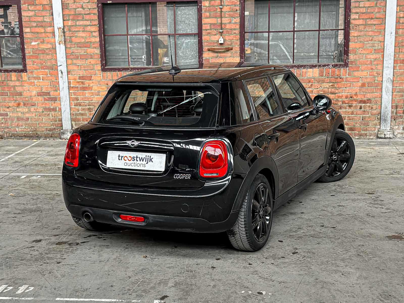 Mini Cooper 1.5 Business 136pk 2016 (Origineel-NL), KR-270-J