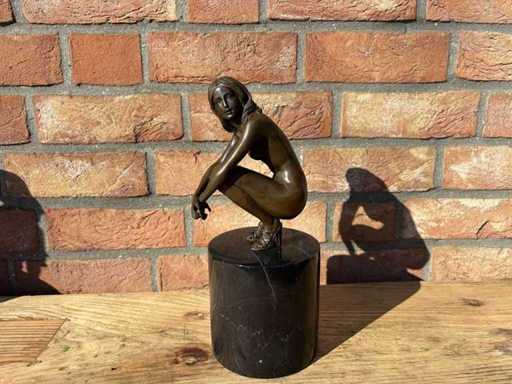 Sculpture woman bronze