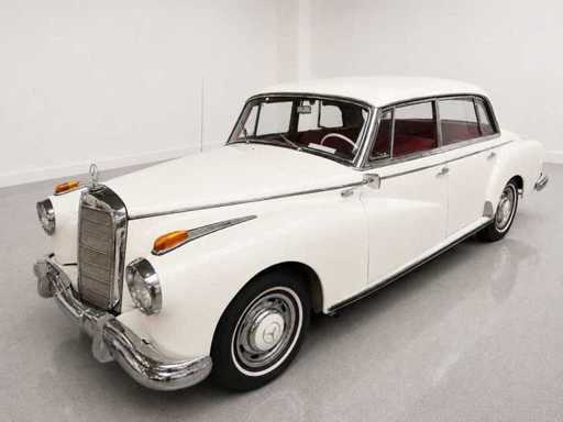 1960 Mercedes-Benz 300 "Adenauer" | German Luxury Saloon