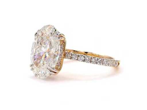 Pierścionek z 18-karatowego żółtego złota o wadze 5,45 ct. Diament