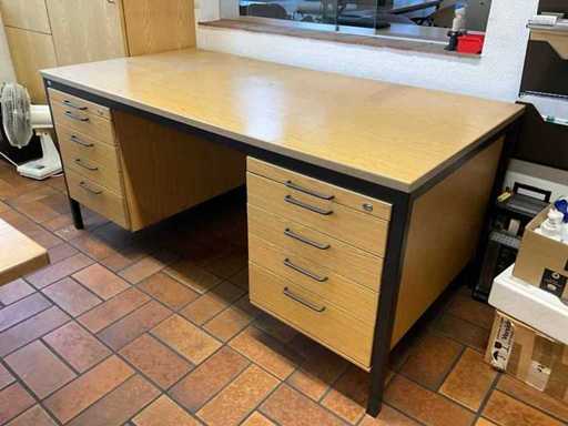 Lotto di arredamento per ufficio e ICT