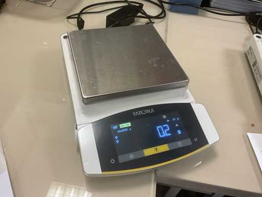 2023 SARTORIUS MCE8201S-2S00-0 Balance de laboratoire