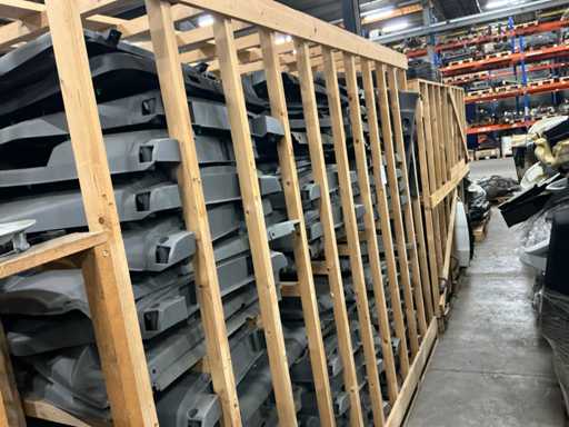 Batch of Mercedes-Benz auto parts