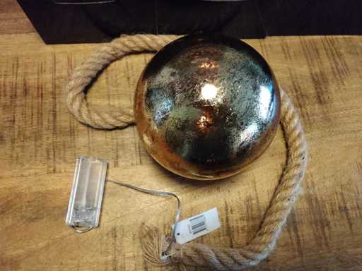 A condus frânghia cu o bil? de sclipici aurie. (6x)