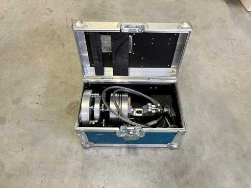 M8-Traversenhalterung für Beamer bis 150kg, z.B. Panasonic PT-DZ21