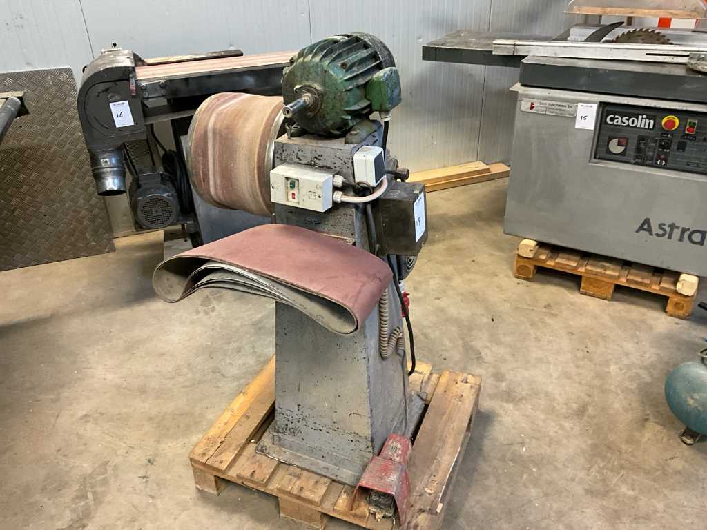 Sanding roller machine with stick end