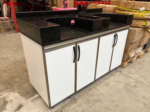 Blat z nalepką z szafką dolną i marmurową blatem roboczym