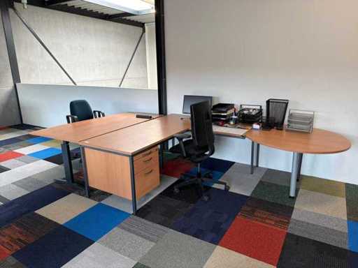 Installation du bureau avec accessoires