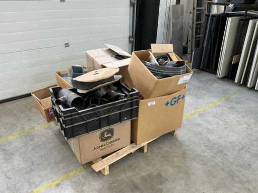 Vari ginocchia, accessori e cuffie